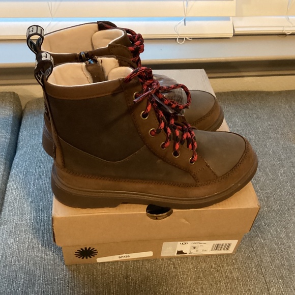 UGG® Kids' Robley Waterproof Boot (Big Kid), size 4 - Picture 11 of 13